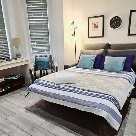 Stylish Apartment In Victorian Conversion Free Parking & Private Patio Close To Beach Town Centre & Bic Bournemouth Bagian luar foto