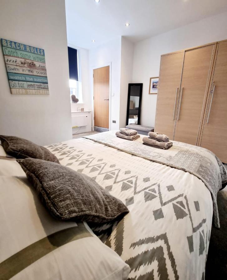 Stylish Apartment In Victorian Conversion Free Parking & Private Patio Close To Beach Town Centre & Bic Bournemouth Bagian luar foto