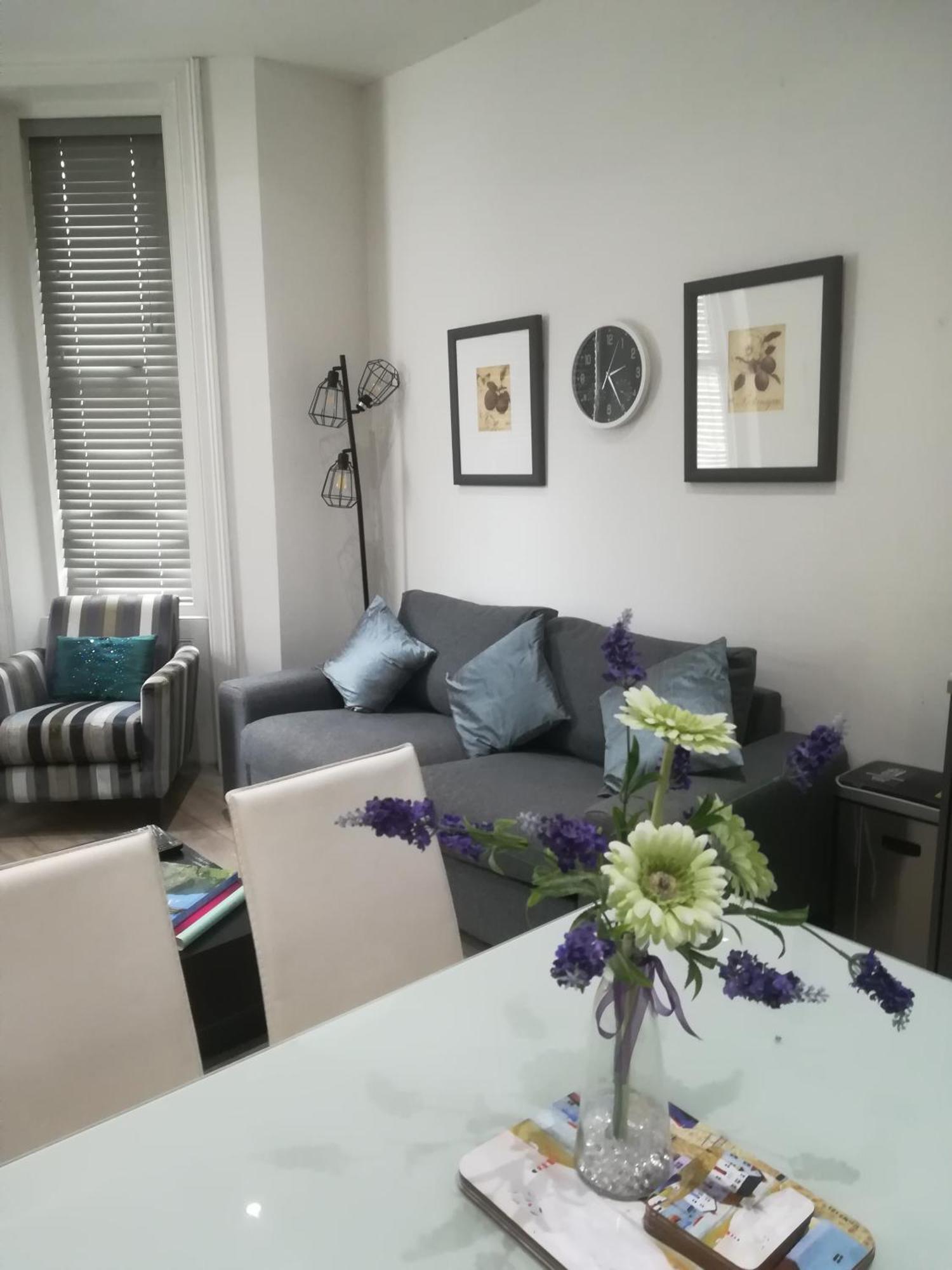 Stylish Apartment In Victorian Conversion Free Parking & Private Patio Close To Beach Town Centre & Bic Bournemouth Bagian luar foto