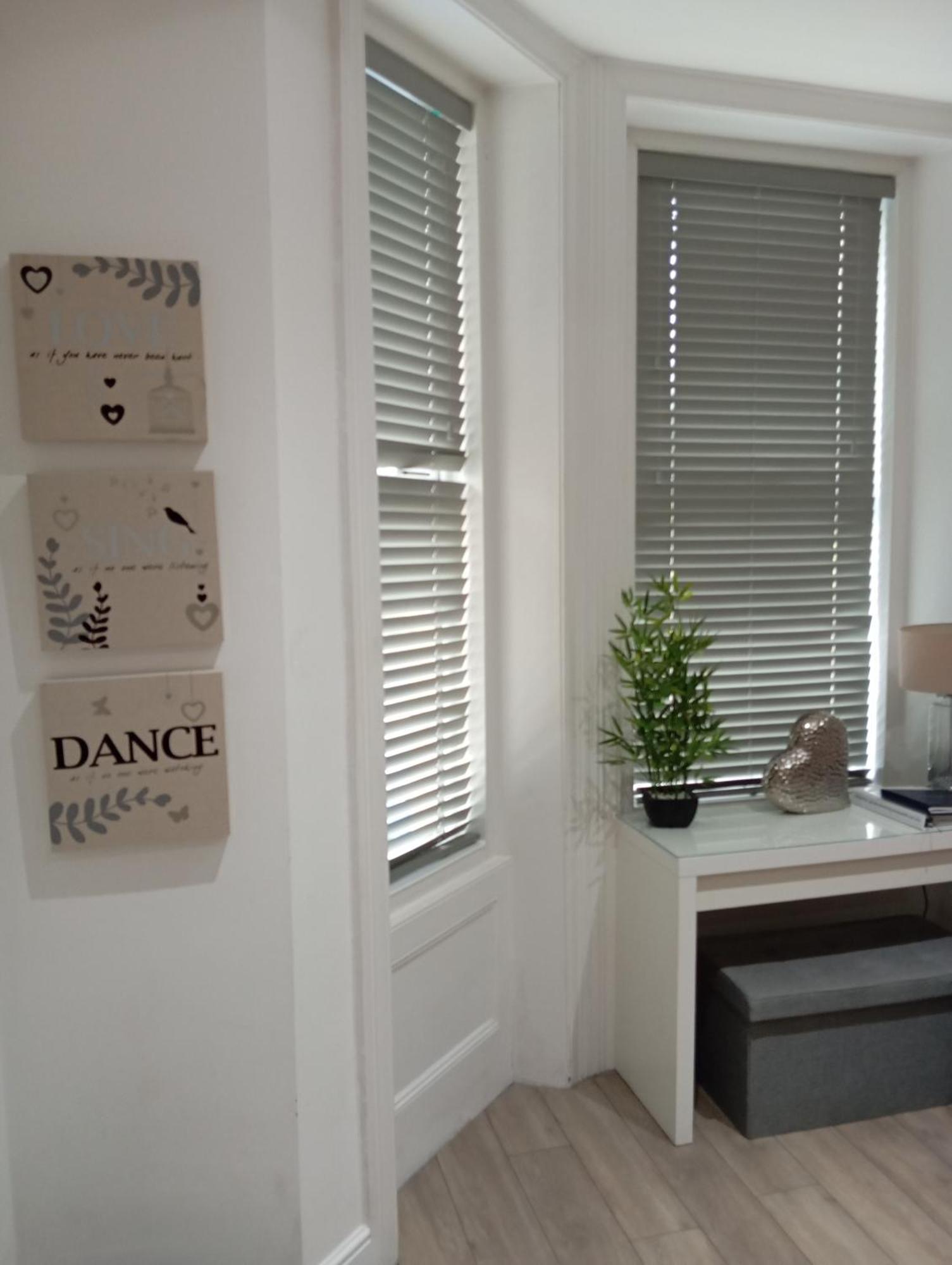 Stylish Apartment In Victorian Conversion Free Parking & Private Patio Close To Beach Town Centre & Bic Bournemouth Bagian luar foto