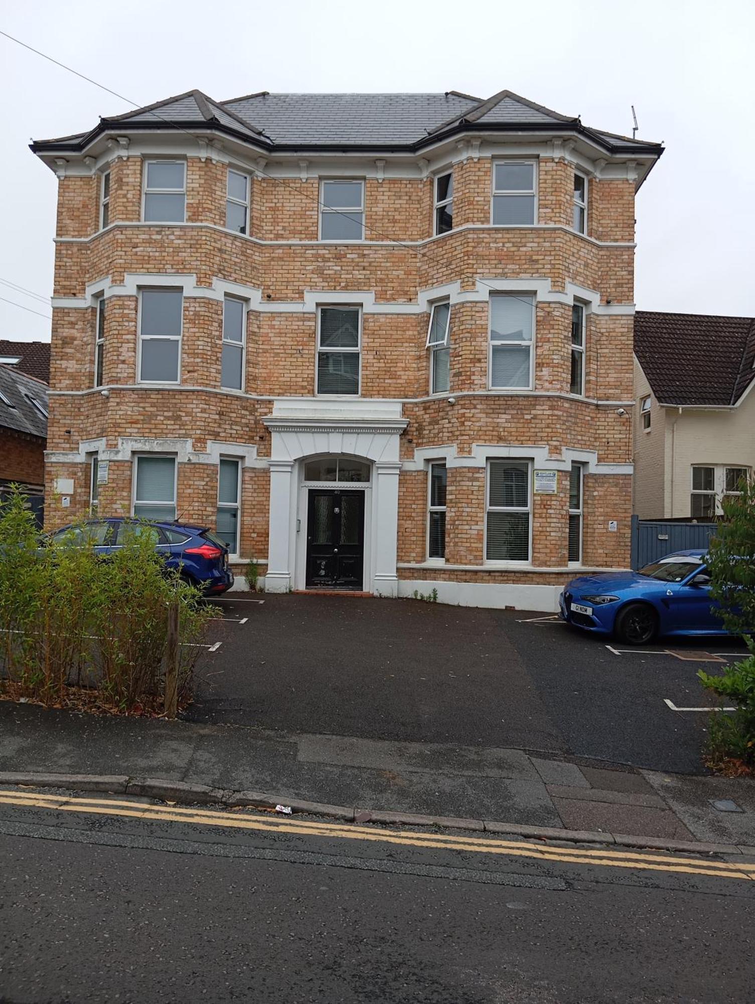 Stylish Apartment In Victorian Conversion Free Parking & Private Patio Close To Beach Town Centre & Bic Bournemouth Bagian luar foto