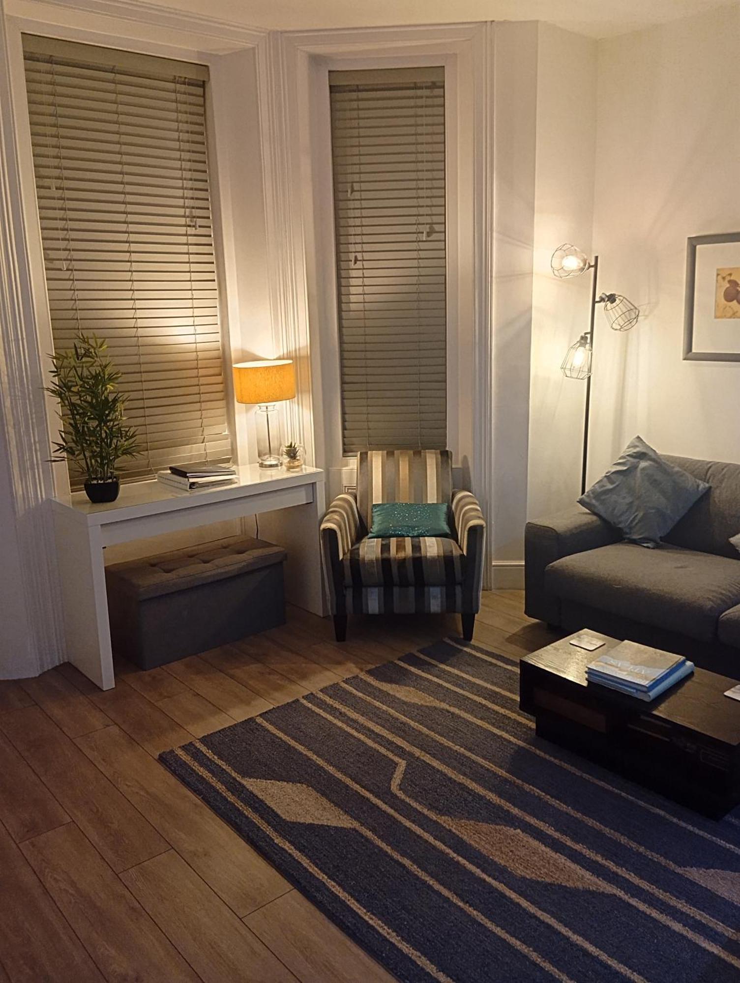 Stylish Apartment In Victorian Conversion Free Parking & Private Patio Close To Beach Town Centre & Bic Bournemouth Bagian luar foto