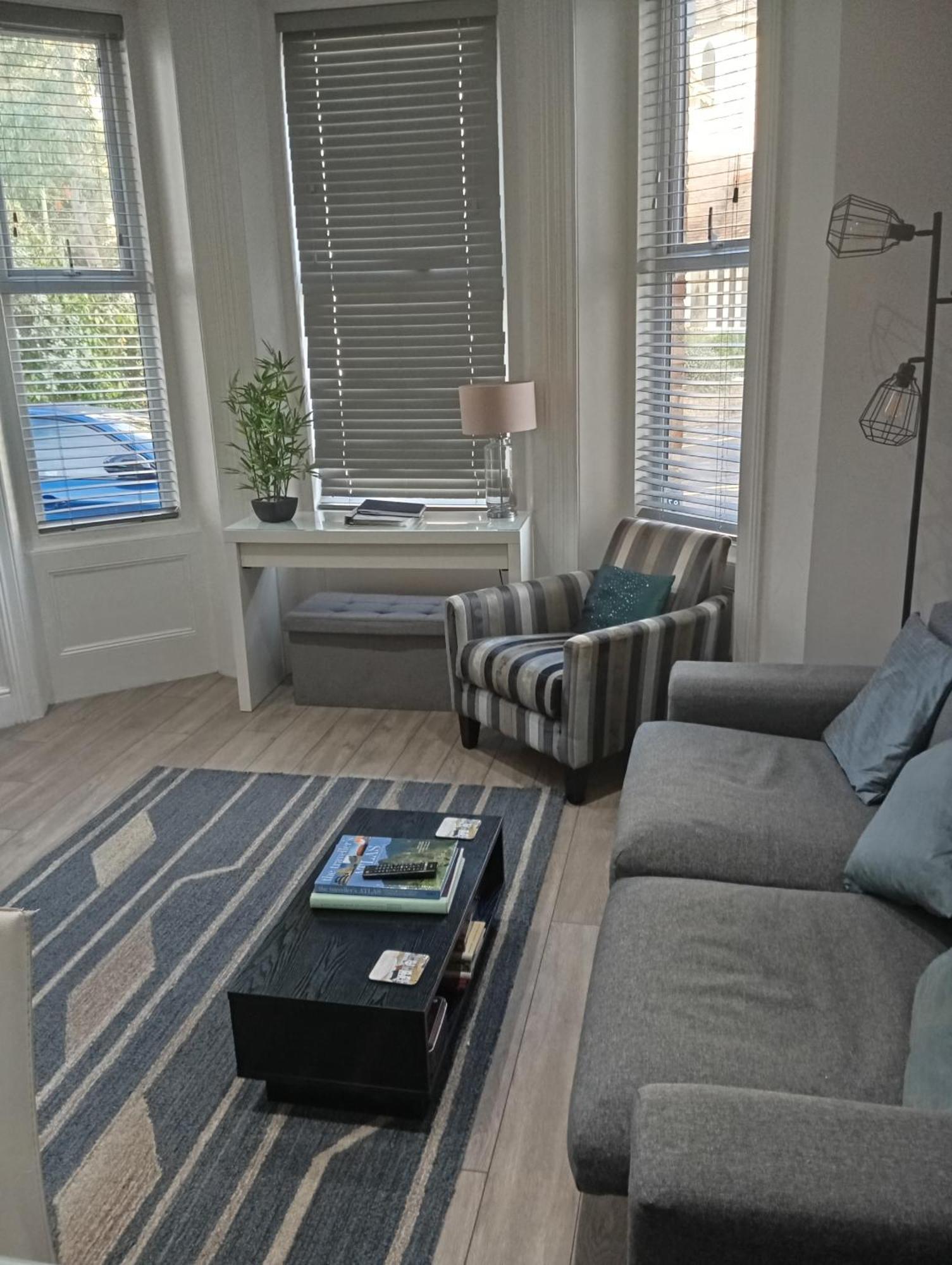 Stylish Apartment In Victorian Conversion Free Parking & Private Patio Close To Beach Town Centre & Bic Bournemouth Bagian luar foto