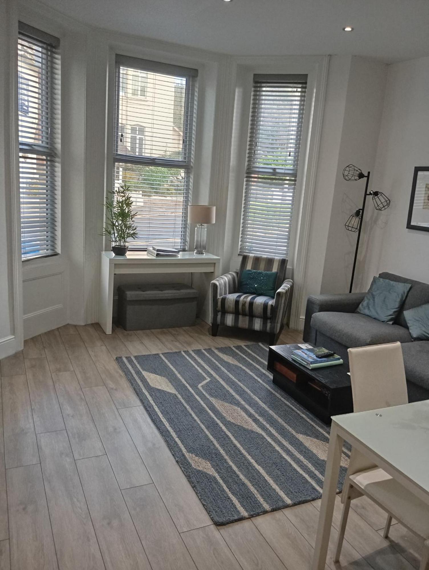 Stylish Apartment In Victorian Conversion Free Parking & Private Patio Close To Beach Town Centre & Bic Bournemouth Bagian luar foto