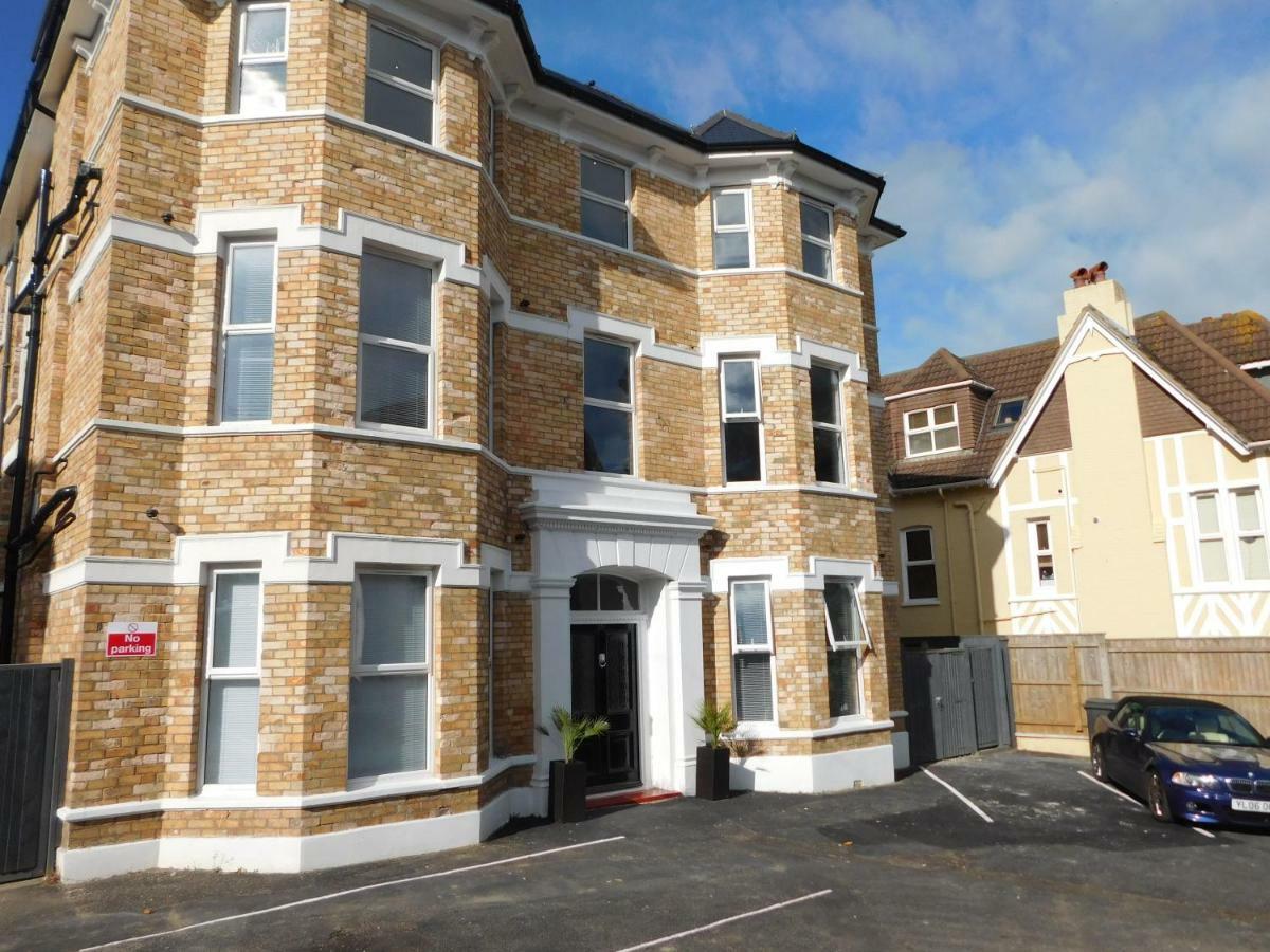 Stylish Apartment In Victorian Conversion Free Parking & Private Patio Close To Beach Town Centre & Bic Bournemouth Bagian luar foto